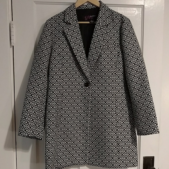 Jackets & Blazers - Black and White Long Blazer EUC Sz L